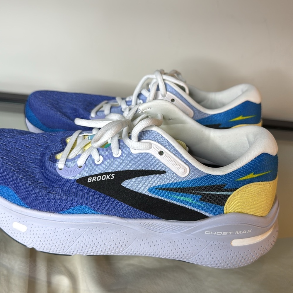 Like New Brooks Ghost Max Women 6 1/2 - Picture 4 of 6